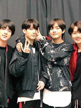 kthjjg's tweet photo. I LOVE WHEN TAE DOES THIS https://t.co/dtWsMBE9F2