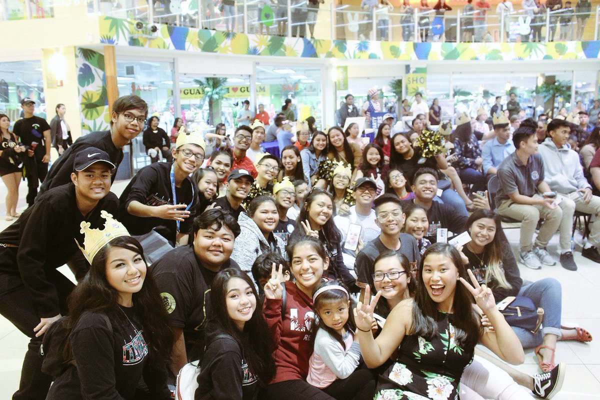 THSCO2018's tweet photo. THERE YOU HAVE IT FOLKS! ☝🏼 The senior class and all others involved really put their hearts into this lipdub. Thanks for all your support! 🖤🔱💛 https://t.co/6Bbl2ZD8cz