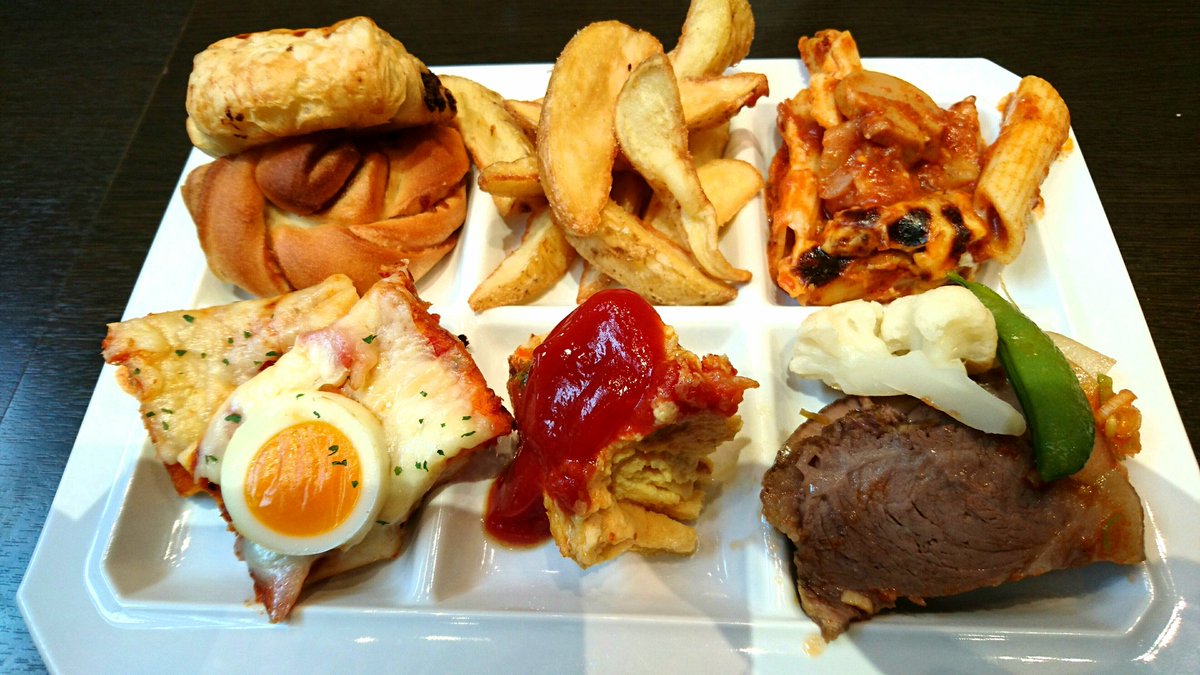 Aizawa_007's tweet image. LUXE DINING HAPUNA ☺

お腹が減ってないのに
減ってるフリ！！その①w
うーん。
盛り付けが下手なのか…
食べたくないから適当なのか…
ブッフェが苦手なのか…
味はもちろん美味しかったけです❗

 #品川プリンスホテル #HAPUNA #ブッフェ #パルナ