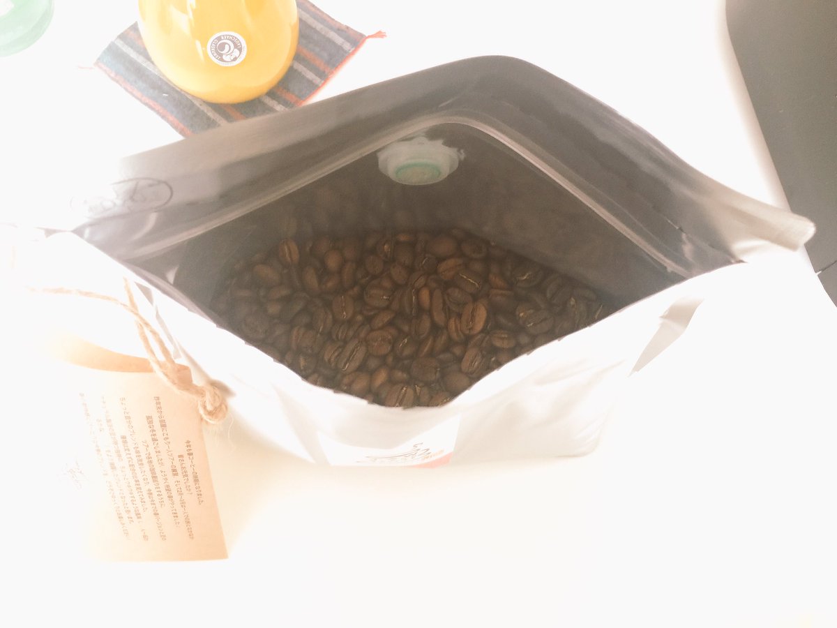 tokohatu_hana's tweet photo. 春珈琲( ᵕᴗᵕ )*・☪︎·̩͙
新しい珈琲メーカーが届いたのと好タイミングでの珈琲豆☕️
陽がながくなったり、コートをクリーニングへ出したりと。春支度とともに届くのが良い感じです♪(´∀`)
タグ(?)の珈琲豆や近況コメントも良い感じです♪(´∀`)
#JAWさん珈琲 #JAWSBREW https://t.co/Zc9UX1dyO0