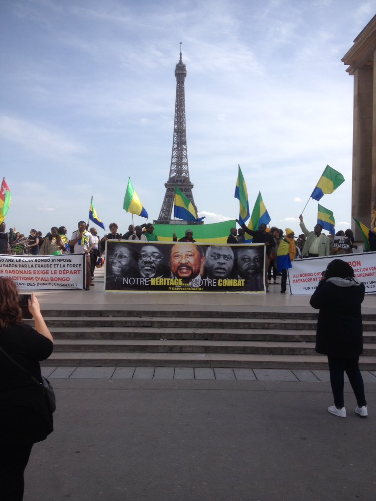 Officiel_anotho's tweet photo. Tout un symbole l'entretien de Mr. #Macron se déroulera ce soir au Palais Chaillot ( Parvis des Droits de l'Homme . Place Trocadéro) pour rappel depuis 85 semaines la petite Diaspora gabonaise manifeste pacifiquement à cet endroit contre la dictature au #Gabon.
@JJBourdin_RMC https://t.co/7KNOSUkqcG