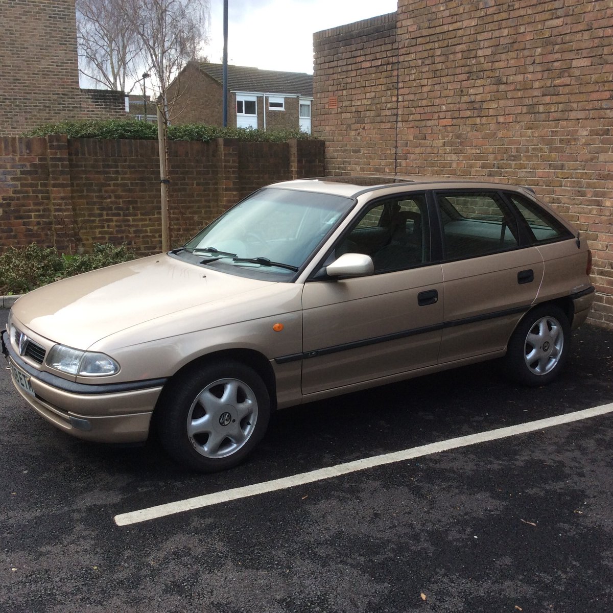 JonFray's tweet photo. Successfully replaced the wiper motor on the #Mk3Astra with a secondhand part and now feeling mostly #CubanChrome and a bit @TheEddChina satisfied. https://t.co/U9e6mZ394x