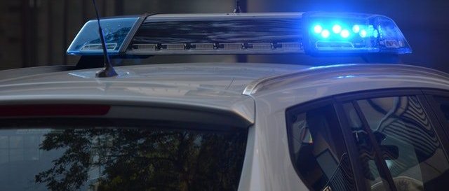 east_devon's tweet photo. What to do when an Emergency Vehicle is behind you. https://t.co/OYw4rA5e20 https://t.co/13KsIiOQsF
