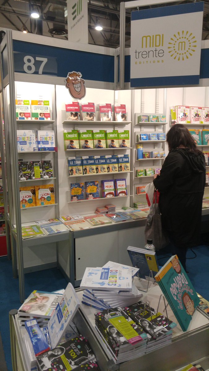 marikalt6's tweet photo. Petite visite au salon du livre de Québec hier... Un véritable coup de ❤ pour le kiosque des @EditionsMidi30. Des livres et des outils didactiques très intéressants pour de futur(e)s enseignant(e)s en adaptation scolaire et sociale. #didadapt https://t.co/Aj1jzoDriW