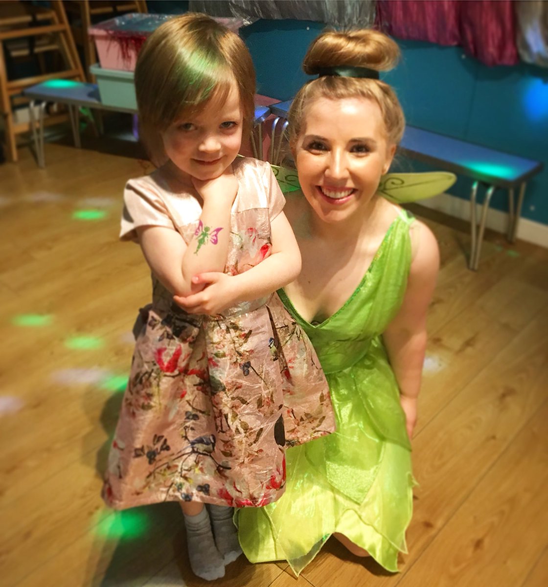 AmyzingParties's tweet photo. “LAUGHTER is Timeless.
  IMAGINATION has no age.
  DREAMS are forever.”
                        - Tinkerbell 🧚‍♂️

✨Happy 5th birthday Elodie✨

#tinkerbell #tinkerbellparty #tinkerbellfairy #fairy #fairyprincess  #fairyparty #amyzingkidzparties #singingprincess #singingfairy https://t.co/lkzIPeN85r