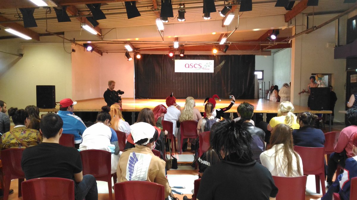 PressAnK's tweet photo. #LastDirectFC2 Le concours  cosplay va commencer https://t.co/iRLkIgFExo