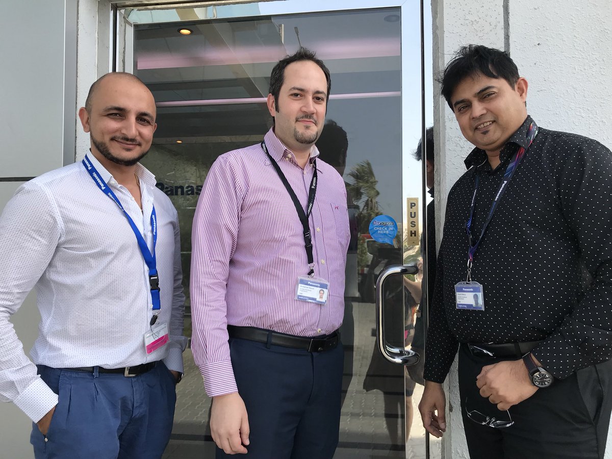 4sqae's tweet photo. Everyday is #4SQDay for us. We are 5 SUs working in the same office 🎉🎉 @FrancoisYadi @KashifZMirza @mhdsaoud @AustinCool24 https://t.co/55VvwtaFbi