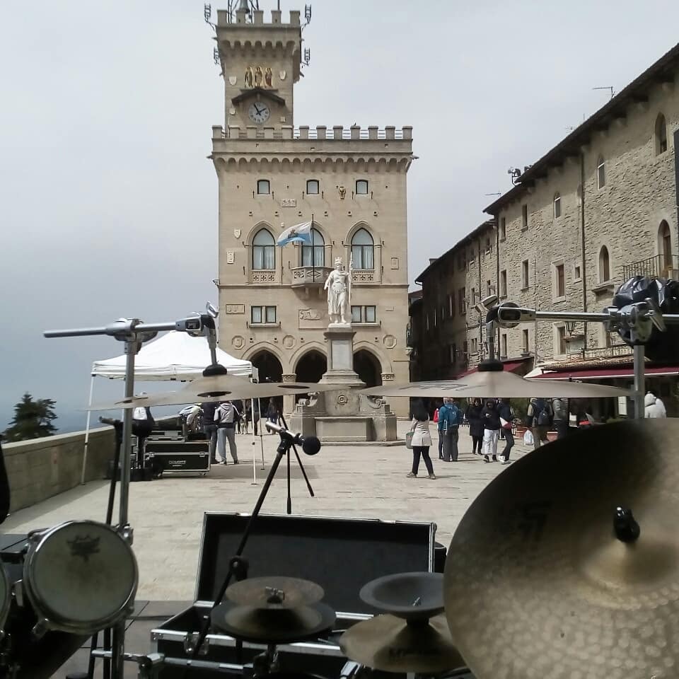 echotimeband's tweet photo. Todays venue in San Marino. Live at #Sanmarinocomics #sanmarino #metal #steampunk https://t.co/rObZvIDlZ1