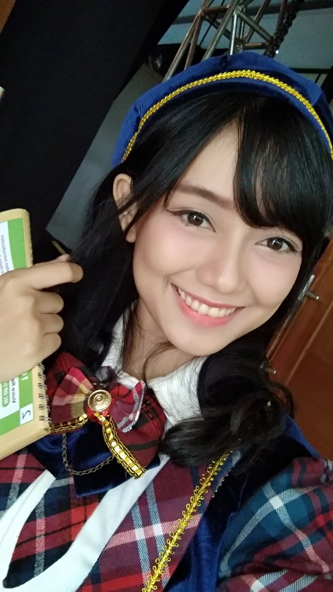 viviyonaap's tweet photo. Hai! Selesai event CLAS:H Bandung hari ini 💓 seru banget tadi ngerasain jadi MC hehe terimakasih yang sudah datang! https://t.co/AsDvfXYGJu