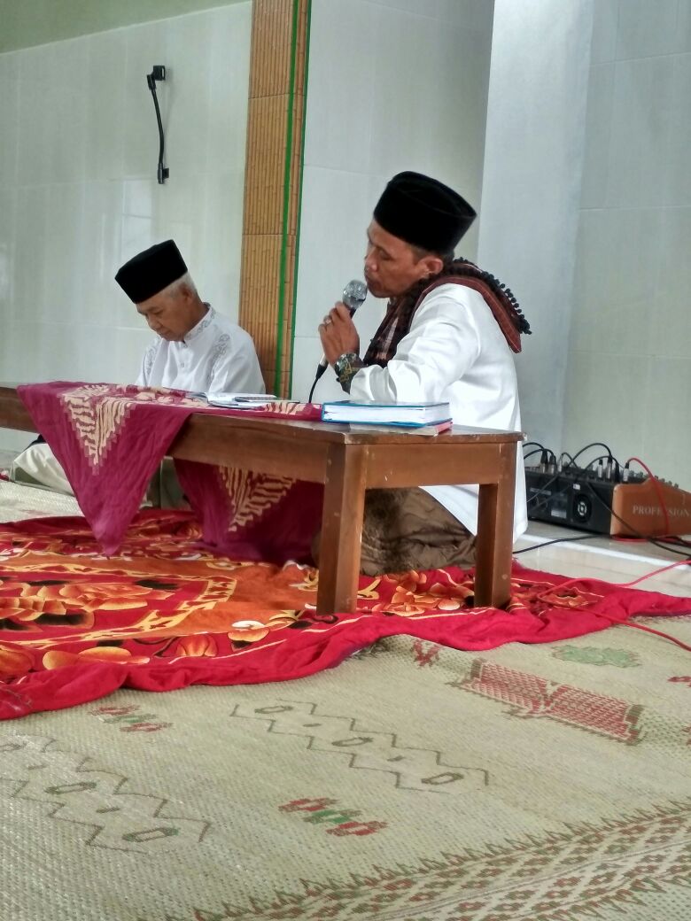 NUFatayat's tweet photo. Pengajian rutin bulanan fatayat NU ranting desa darmakradenan, Minggu 15/04/2018 bertempat di KAR Darma sekaligus khotmil Qur'an bulan 3. Sbg agenda rutin pengajian dan konsolidasi anggota.. 
@UmekaJuleha @PusInfoDarma @Fatayat_NU https://t.co/GGcc2eRq4j