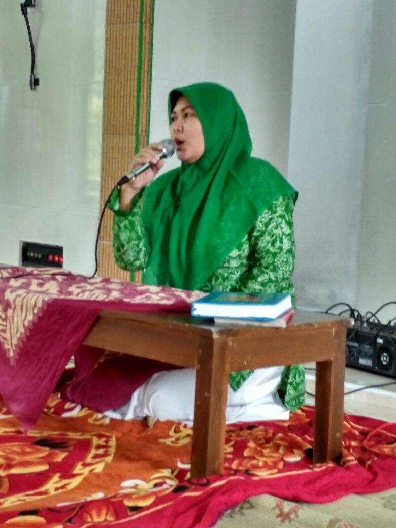 NUFatayat's tweet photo. Pengajian rutin bulanan fatayat NU ranting desa darmakradenan, Minggu 15/04/2018 bertempat di KAR Darma sekaligus khotmil Qur'an bulan 3. Sbg agenda rutin pengajian dan konsolidasi anggota.. 
@UmekaJuleha @PusInfoDarma @Fatayat_NU https://t.co/GGcc2eRq4j