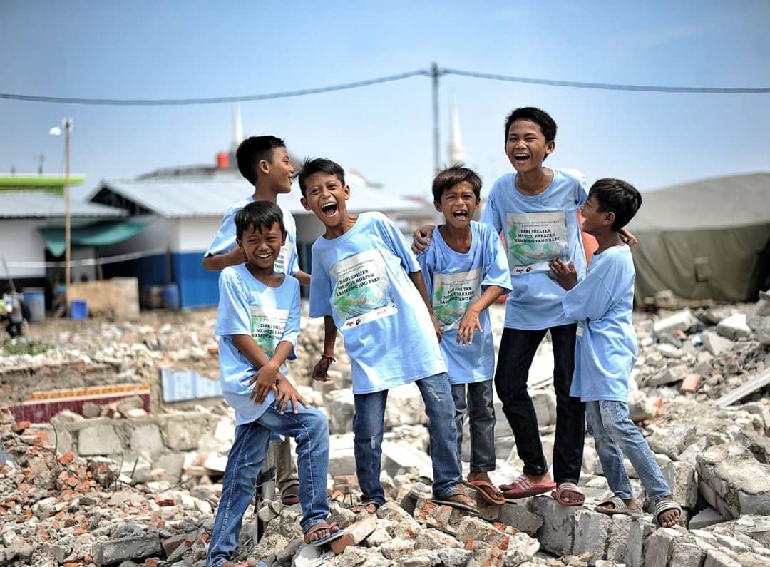 aniesbaswedan's tweet photo. Kemarin menghadiri peringatan dua tahun penggusuran paksa Kampung Akuarium di Penjaringan, Jakarta Utara.

Kalau kita tengok ke belakang, tidak ada hati manusia yang tak menangis menyaksikan peristiwa ini dua tahun lalu...
 https://t.co/D4Gq3Tqhyo https://t.co/eaHquwD2KA
