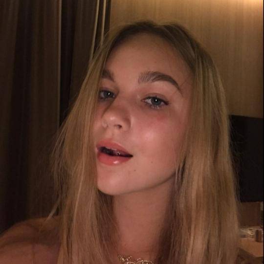 cali_king_'s tweet photo. 🙌 YASSS It's time for a great show Courtneysa:hey i’m bored #Entertai
https://t.co/Ruz5HfZ6ui https://t.co/yfDWZIXsEw