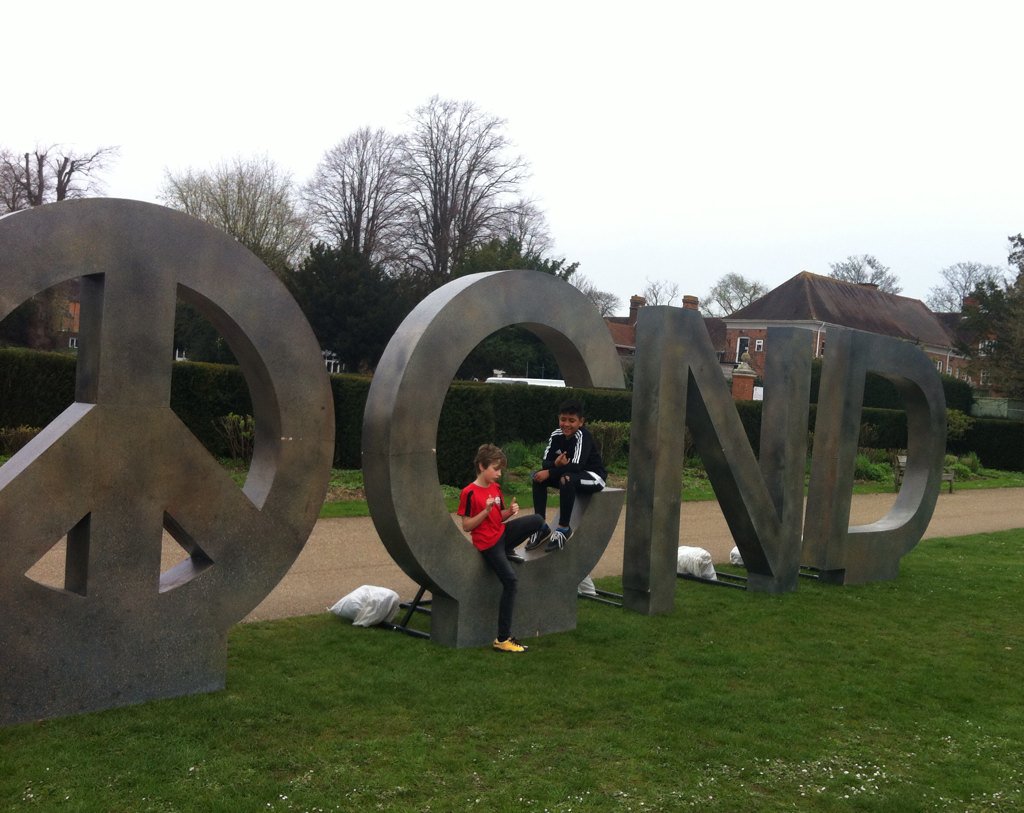 JulianQuigleys's tweet photo. #NextGenActivism in #Reigate today. #NHSnotTrident #JobsNotTrident https://t.co/OkG8TVQtdR