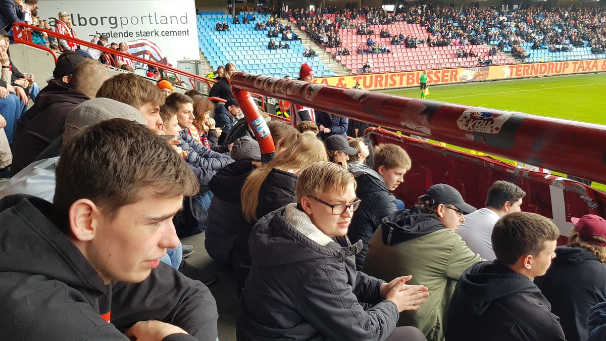 buukitripwire's tweet image. Op hovedet drengene. I medgang og modgang #aabinside