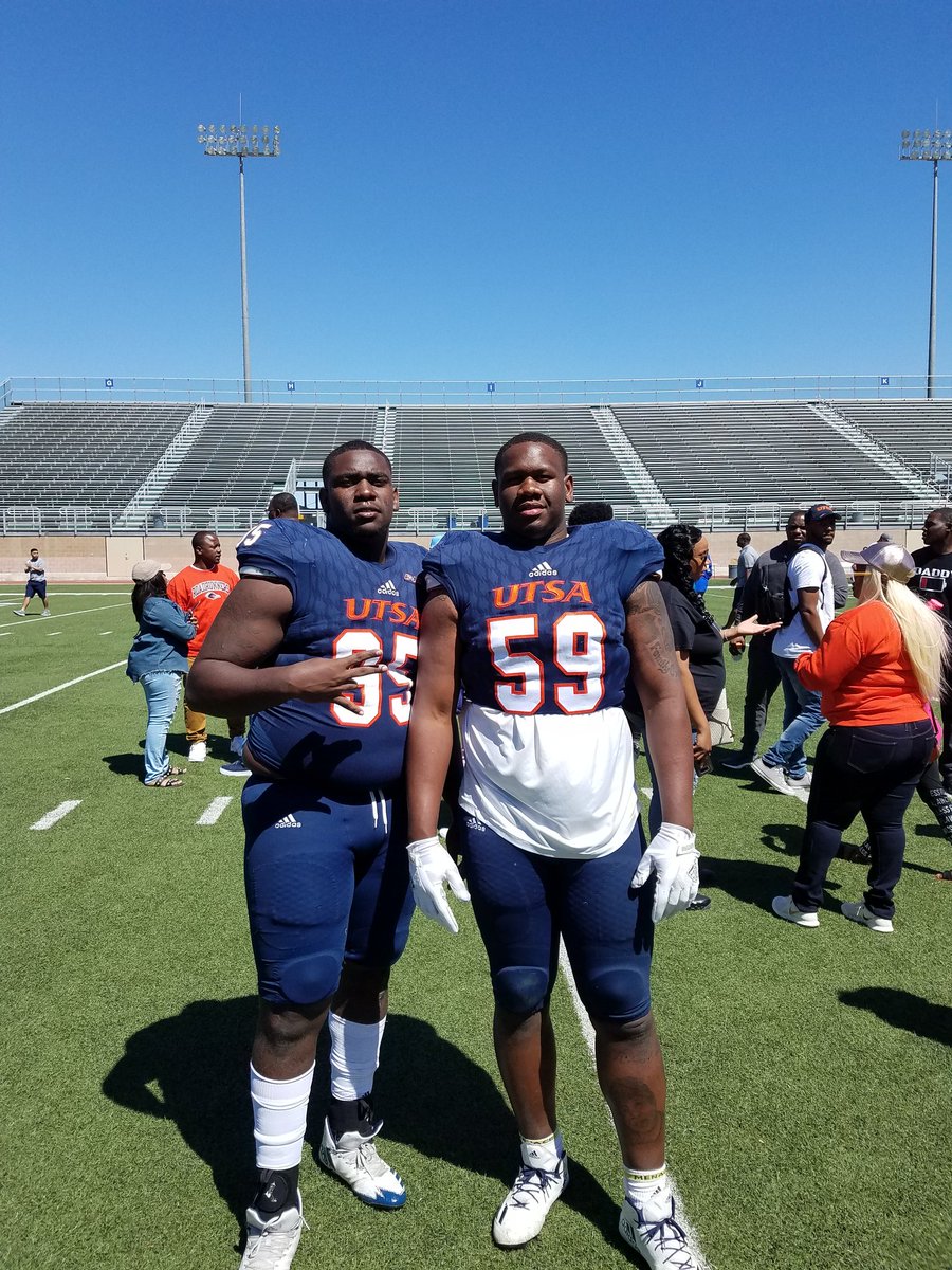 SharolynTrashea's tweet photo. #BirdsUp #Dline #InDaTrenches #SpringGame18 https://t.co/eEkkAufElE