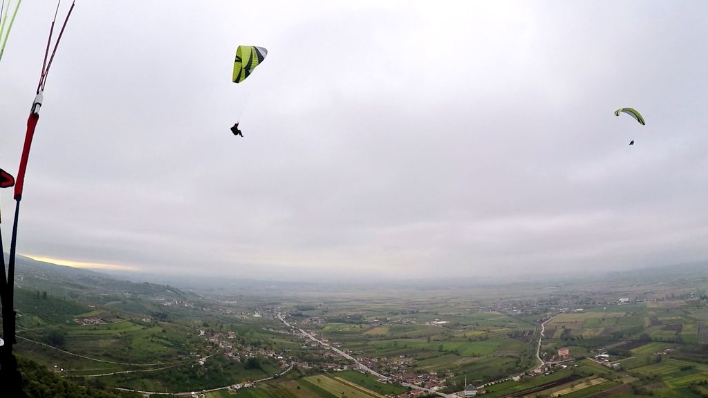 mselimarli's tweet photo. Dun bu vakitler ucarken, bugun perde bakmaya gidiyorum 😁 #paragliding https://t.co/eIQ4c9F2WV