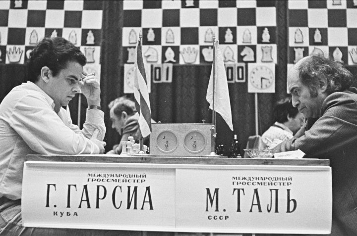 Douglas Griffin on X: Brussels, 1987. @JamesPlaskett, Mikhail Tal