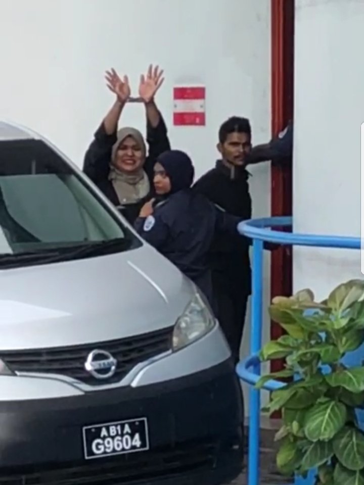MRM_Office's tweet photo. Raees @maumoonagayoom ge Office Staff Najma Ibrahim adhi Personal Security Mohamed Azmee shareeai nimendhen bandhu kurumah fahu, bandhu ge muhdhathu alun muraajaa koh anekka 15 dhuvahah bandhu kurumah Criminal Courtun miadhu amuru koffi. https://t.co/6MKRP21F0o