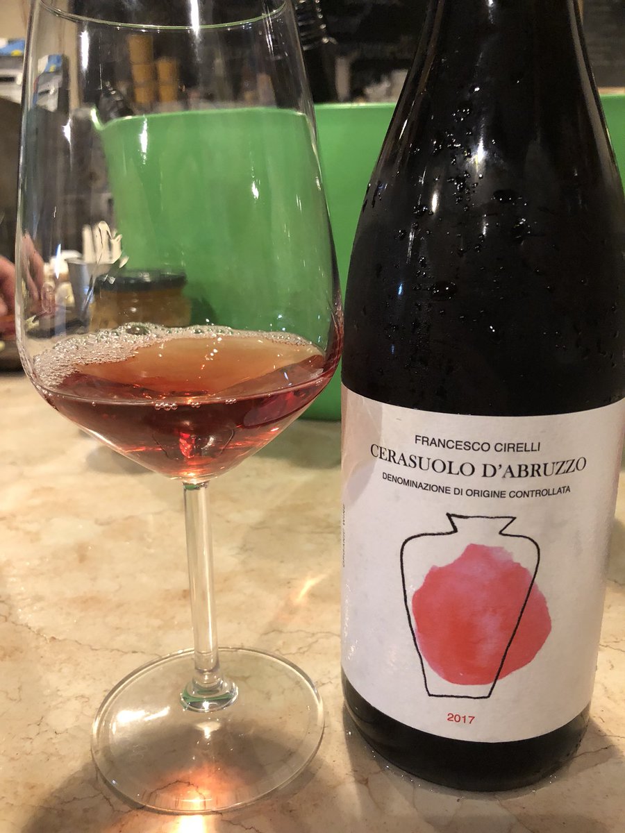 paroledivino's tweet photo. Ci sono eventi “fuori”. Questo è uno di quelli. Live @ La Soffritta #Verona otto aziende tutte da scoprire @sowinesofood @avmilanovino @gio_silver @rs_bc_bl https://t.co/oxPSgLyqLH