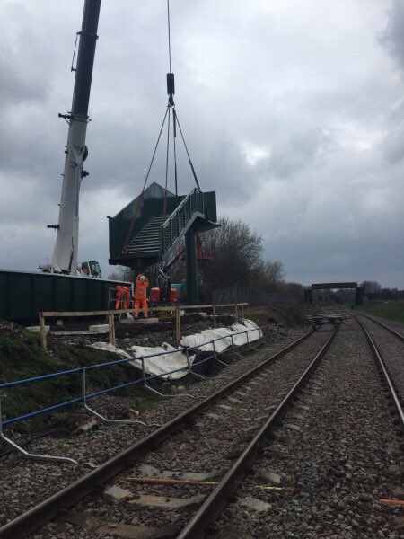 networkrailWCML's tweet photo. Work to install another footbridge between Manchester &amp; Stalybridge
is underway this weekend🏗

As part of our plans to increase
the line speed, we’re making
railway crossings safer👍

The #GNRP is happening now.
@northernassist @TamesideCouncil https://t.co/bz44UOIWQv