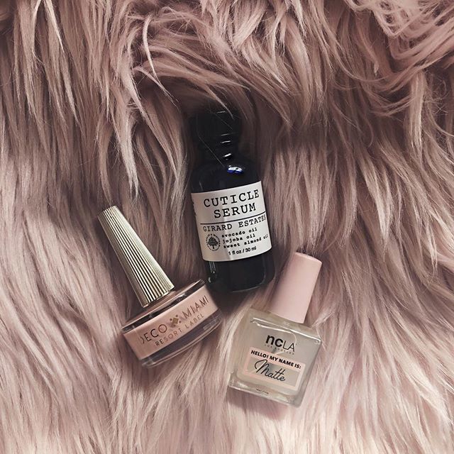 logicalharmony's tweet photo. Sharing my cruelty-free manicure favorites 💅
.
Kitten’s Paw from @deco.miami
Matte top coat from @shopncla
Cuticle serum from @frankandwhit
.
What are your recent favorites?
.
.
.
#logicalharmony #logicalharmonyapproved #crueltyfree #ncla #decomiami … https://t.co/QXWroSH1By https://t.co/E1lPZNNSZS