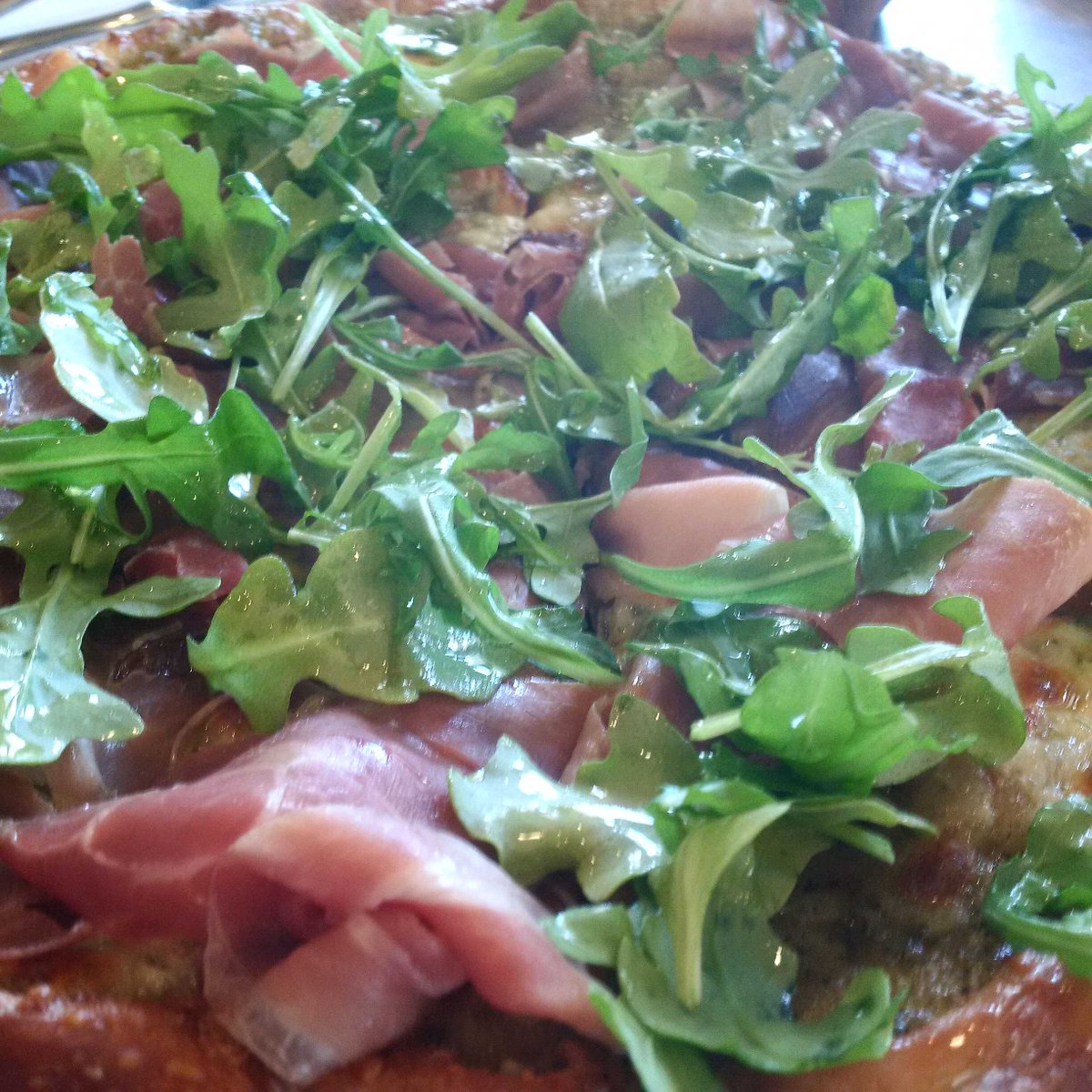 PMChoc's tweet image. Prosciutto and Arugula pizza @enigma_urban - an excellent choice for lunch or dinner!