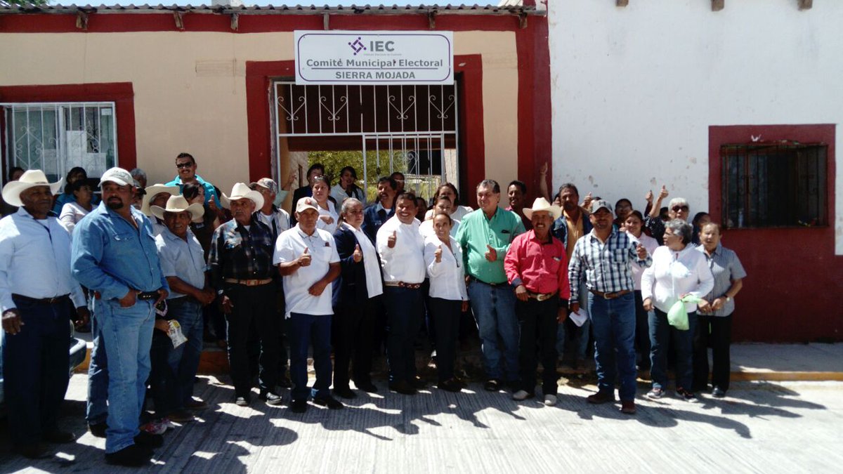 PRICoahuila's tweet photo. Se llevan a cabo registros de Candidatos a difetentes alcaldias en el Estado con un gran apoyo de la ciudadania hacia todos ellos #EstamosListos #AvanzarContigo https://t.co/eBzF24HfmN