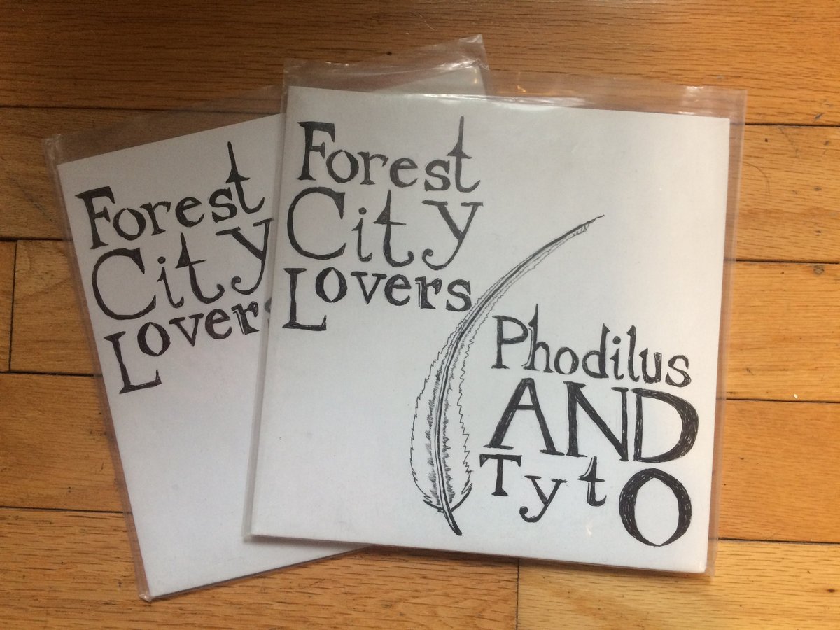 ForestCityLovrs's tweet photo. From the archives! 10 copies of the Phodilus &amp; Tyto / If I Were A Tree green 45 vinyl up on @Bandcamp 😮 Once they're gone, these puppies are forever gone. #happyday #greenvinyl

https://t.co/8rnRoMrrrK https://t.co/UYdo2Ue3fM
