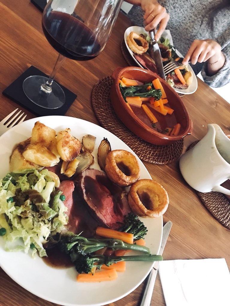 KatieLBucknell's tweet photo. Sunday’s are for gluten free Yorkshire’s 👌🏽😍 #coeliac https://t.co/Q817ffTpWh