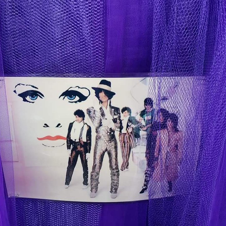 Ina3121's tweet photo. Prince fam Tracy Wilson is on her way to Paisley Park ... she was at the St Louis Airport to catch her connecting flight to MPLS and came across this PRINCE tribute wall at one of the gates ... THANKS TRACY for sharing the pictures 😊
#Prince4Ever 💜💜💜 https://t.co/OUEqw58Des