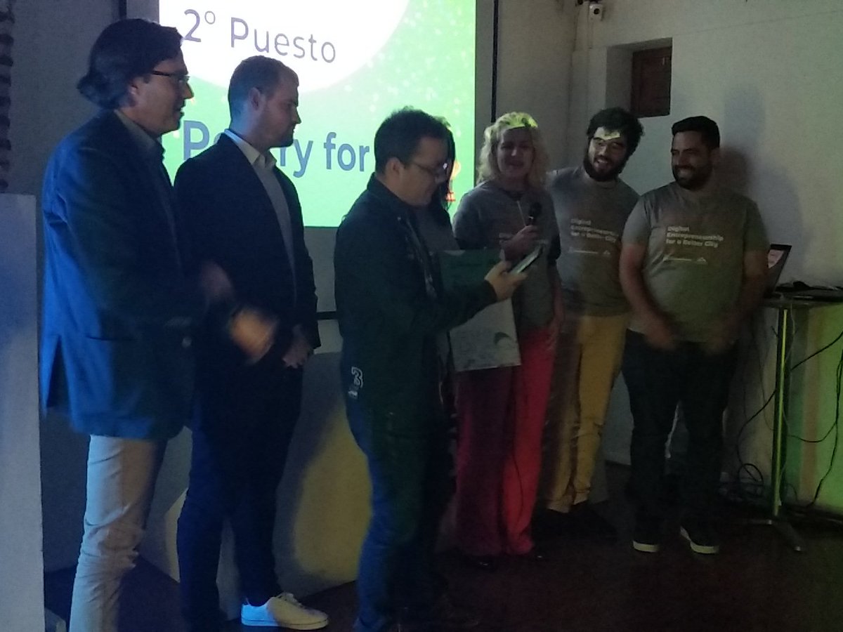 swmarbella's tweet photo. #poetryforgood se llevan el segundo puesto (empate) #finals #swmarbella https://t.co/Jg97TTx0Z7