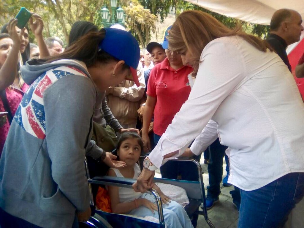 gdcmon's tweet photo. #15Abril | Los Revolucionarios seguimos desplegados llevando bienestar a nuestro pueblo, dignificando vidas, protegiendo las familias de #Caripe en una bonita jornada de trabajo junto a nuestra Avanzadora @yelitzePSUV_ y el Alc. @OrangelSalaza17 @NicolasMaduro https://t.co/59aAEpyn1q