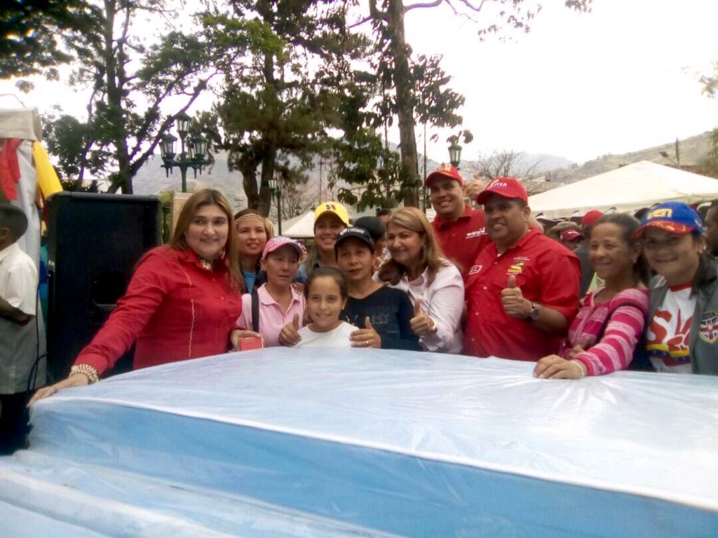 gdcmon's tweet photo. #15Abril | Los Revolucionarios seguimos desplegados llevando bienestar a nuestro pueblo, dignificando vidas, protegiendo las familias de #Caripe en una bonita jornada de trabajo junto a nuestra Avanzadora @yelitzePSUV_ y el Alc. @OrangelSalaza17 @NicolasMaduro https://t.co/59aAEpyn1q