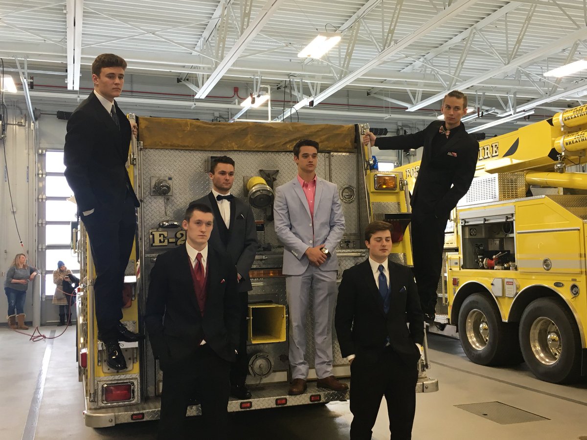 PFA809's tweet photo. From warm & sunny #California, we tip our cap to the Forest Lake #FireDepartment for opening the doors of the station for local teens to take their prom photos. #blizzardprom @ForestLake_MN @govmarkdayton @MnDPS_SFM @IAFFNewsDesk See the story:
https://t.co/7sNtIBWVed https://t.co/xG8SqOslzO