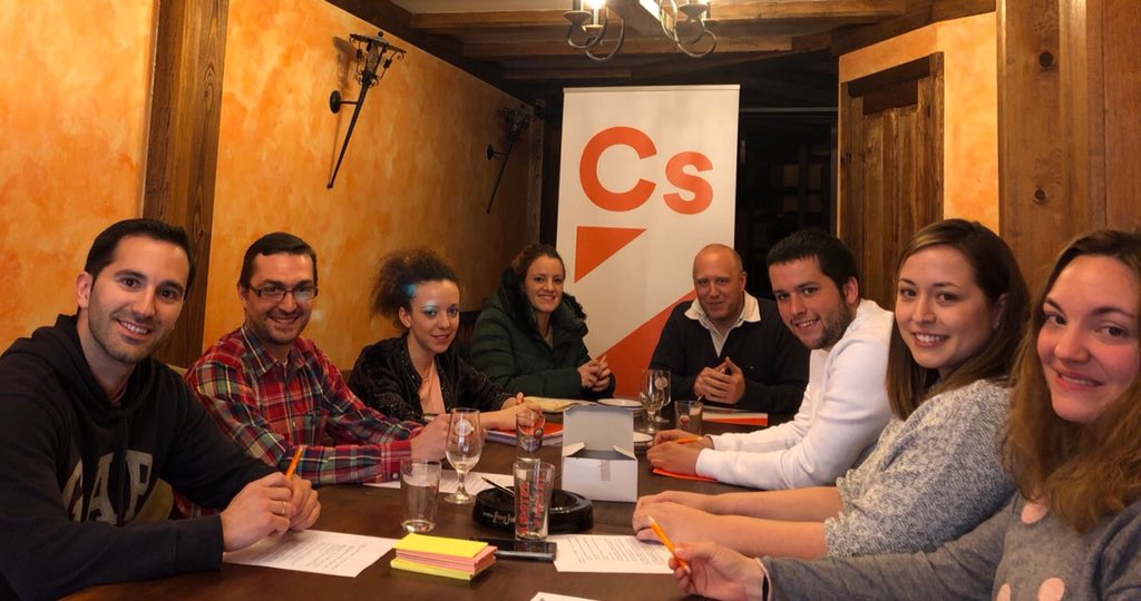 He compartido la tarde con el grupo de trabajo de <a href="/CsGranjaValsain/">Cs La Granja y Valsaín</a> hablando de organización, expansión y proyecto de futuro. Gracias por vuestra ilusión y dedicación #EquipoNaranja 🍊🍊