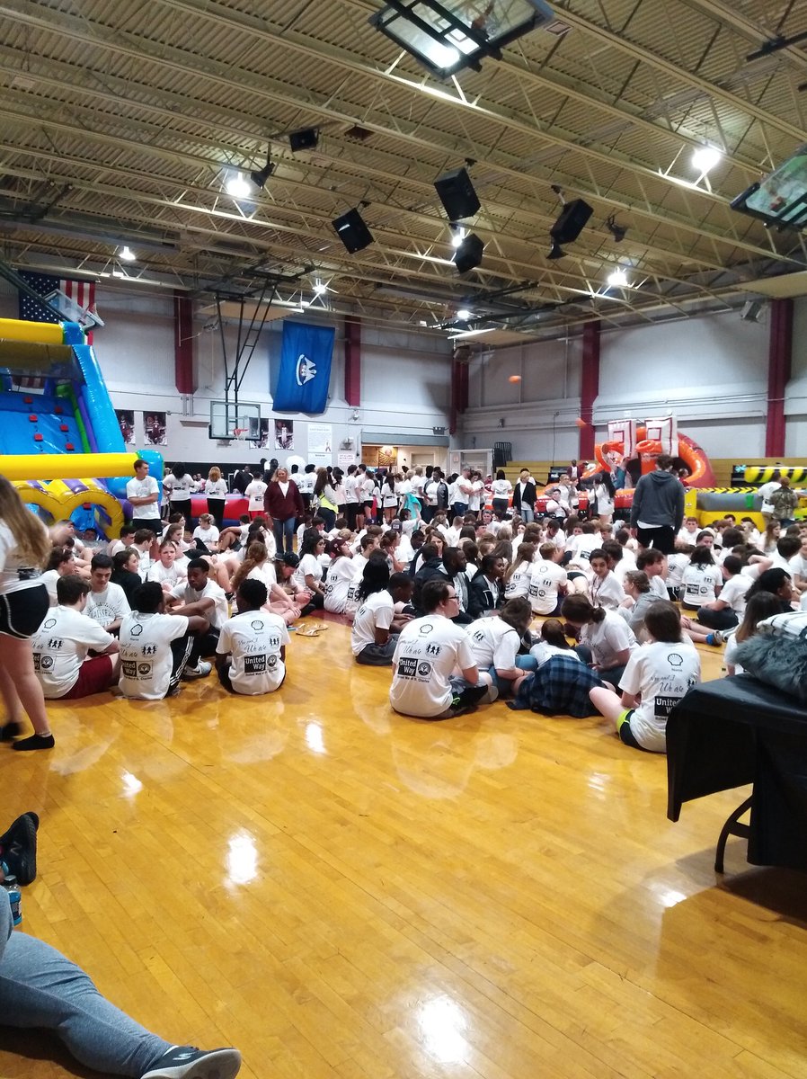 greatbrendonian's tweet photo. It's great to stay in the school gym to 3:30 AM to find out you need didn't win any of the prizes. Oh well. #promapalooza2018 #promapalooza2k18 #promapalooza https://t.co/NYDsKTeUAb