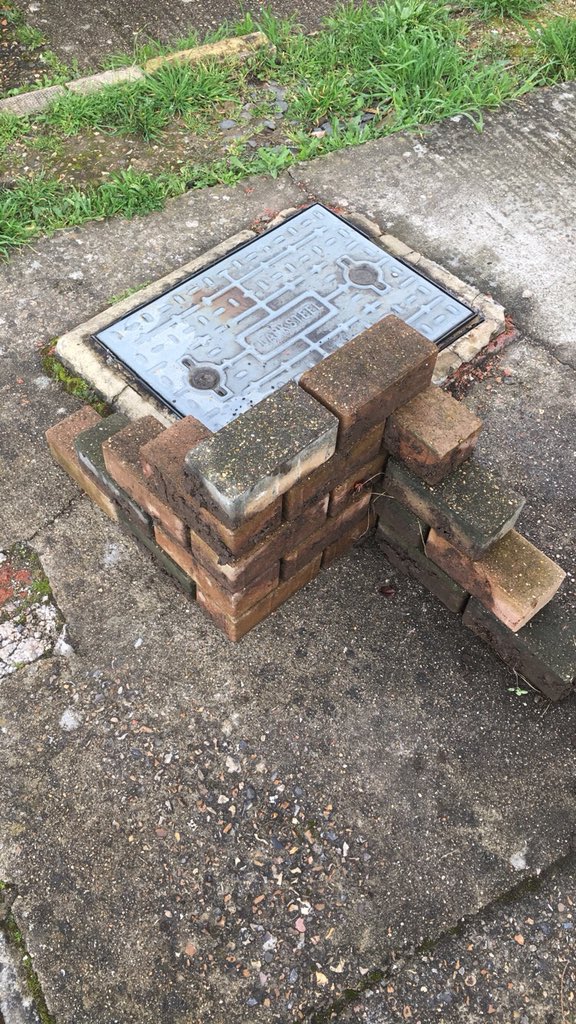KayleighCH09's tweet photo. Messing around with some dirty bricks I found aha #nomuckk https://t.co/aub04t76wl