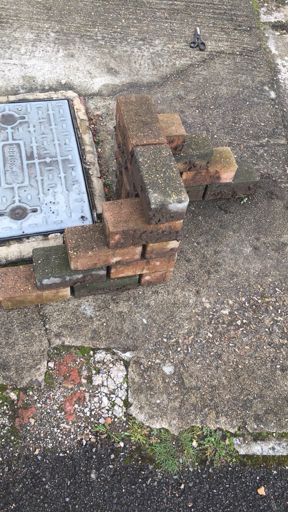 KayleighCH09's tweet photo. Messing around with some dirty bricks I found aha #nomuckk https://t.co/aub04t76wl