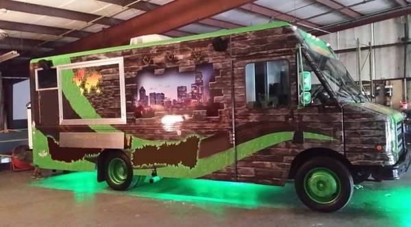 CLTMobileFood's tweet photo. It pains me to say this but...the Street Spice truck is for sale. If you're looking for a beautiful truck in ready-to-put-it-to-work condition, this could be the perfect opportunity! Read more about it at https://t.co/HKunl5XoiS https://t.co/IJh86NyhEQ