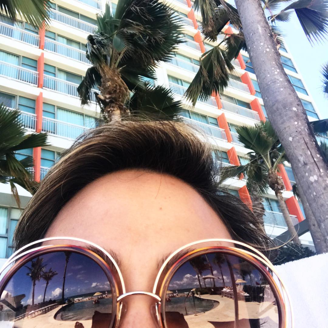 laconcharesort's tweet image. Her sunglasses are giving you all the clues as to where you can find us today! See you there!  #SundayFunday #SpringPlay 📸 : @tanyawheeless