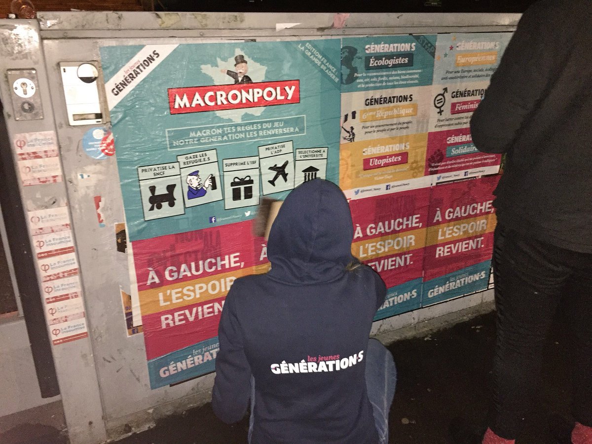 Sabrina_bmk's tweet photo. Les @JeunesG_Nancy motivé.e.s pour coller à Nancy après un loooong moment de camaraderie. #TeamCrêpe. L'occasion de rappeler aux Nancéiennes et Nancéiens les règles du #Macronpoly #LespoirRevient ✊🏼 https://t.co/1xqdIIil4x