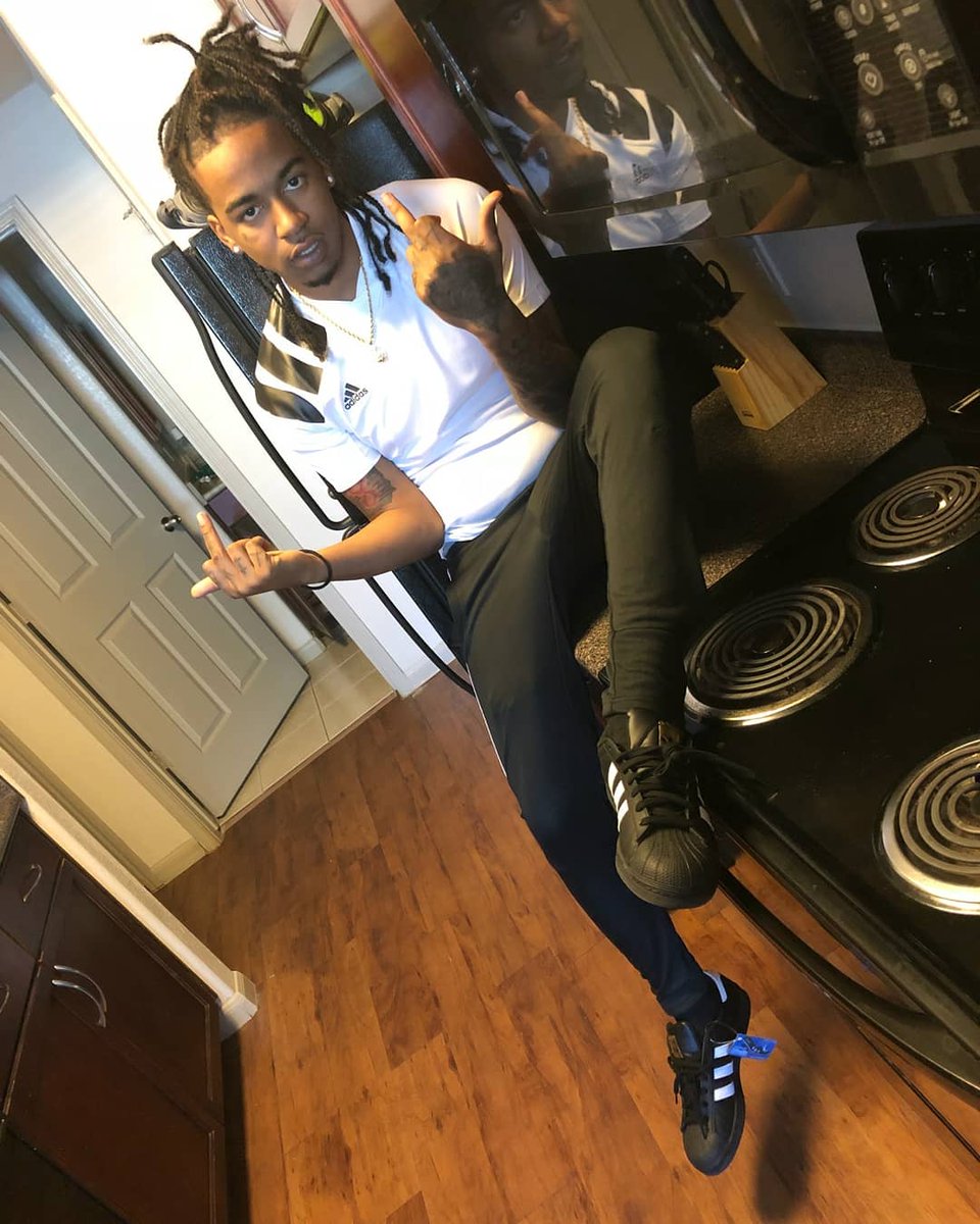 GUAPO_9000's tweet photo. Dey wanna be a nigga soo badd it's funny ๐๐๐๐ญ๐ฐ #StripLyfe https://t.co/Xwn2mGlh7G