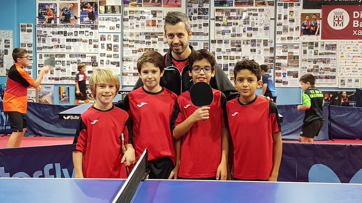 UESC_SantCugat's tweet photo. ENTREVISTA 📻 @JAntonVelazquez en directe ara a l'@esportenmarxa per valorar l'ascens a Primera Nacional @fcttcat. Escolta-ho en directe! https://t.co/3ZVOyCFvqz #UESCTT #UESCDePrimera #infoUESC 🔴⚫️ https://t.co/TcVdu7CbpC