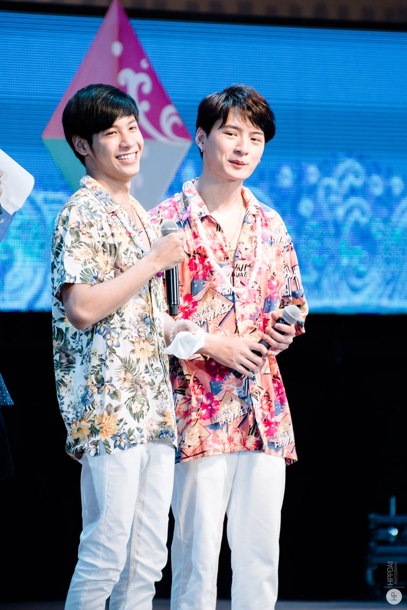 hippdaii's tweet photo. น่ารักจังเลยพวกคุณ 😘
@stjinx_maya @kristtps  
@krist_est @Singtofc_Th @peraya_official 
#ทีมพีรญา 
#KristPerawat #SingtoPrachaya 
#SongkranRangnamNakara2018 https://t.co/aJzNcC6r0n