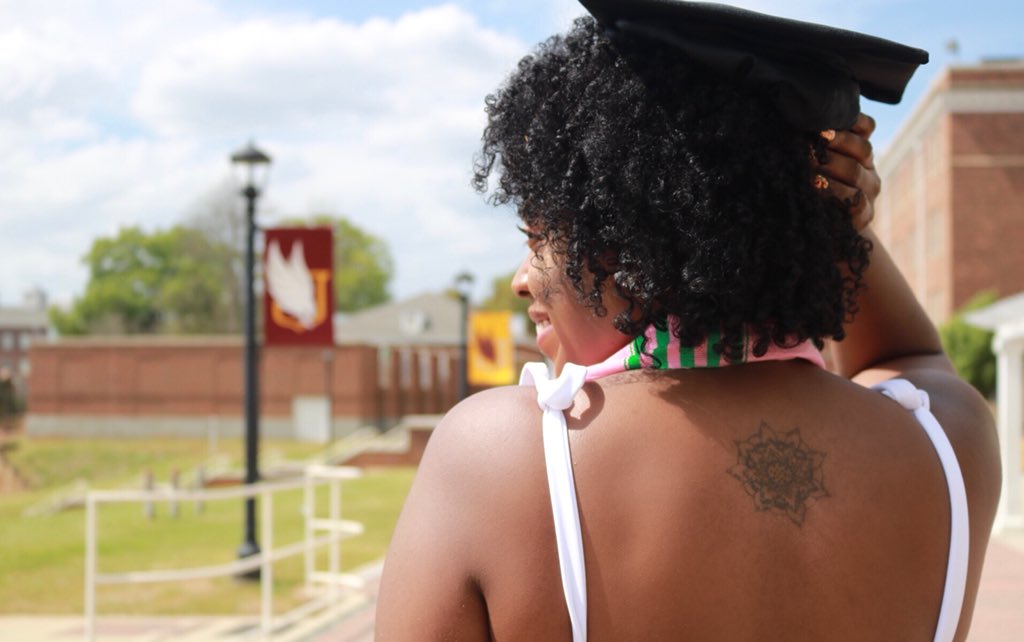 toridanielleee's tweet photo. 20 more days ✨🎓 https://t.co/sVOnze8JaD