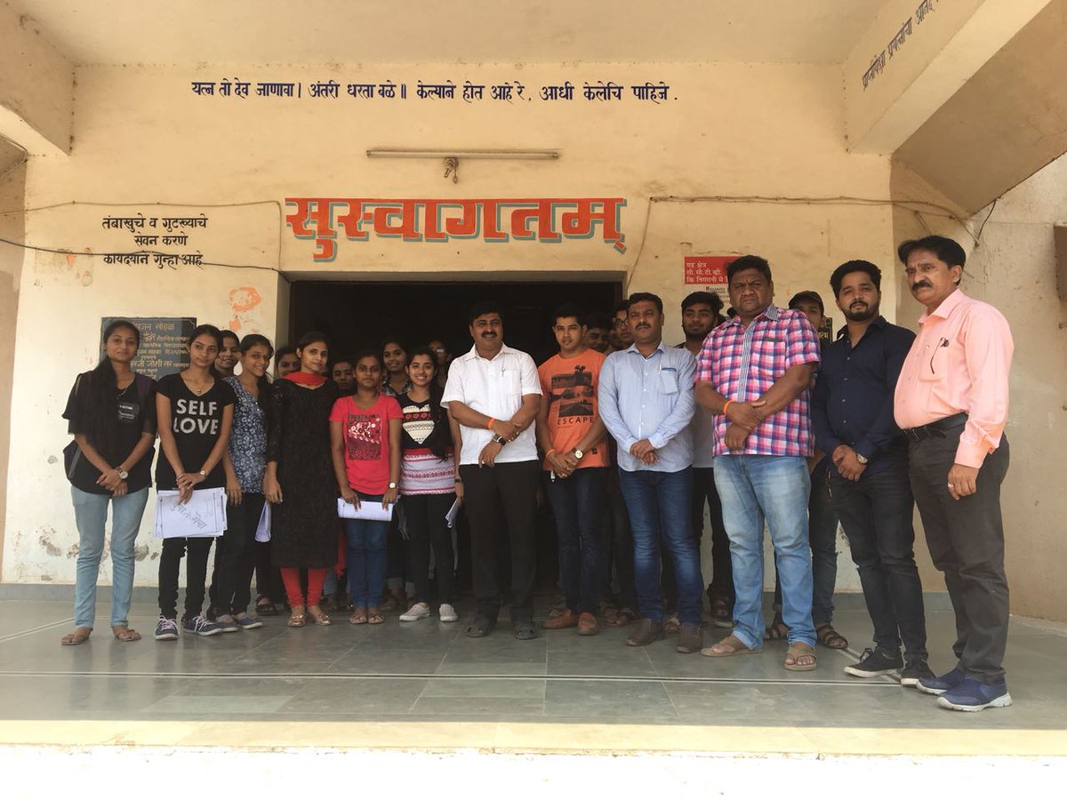 shashikantzore1's tweet photo. आज युवासेना आणि #TargetPublication द्वारे आयोजित  #CET व #NEET सराव परीक्षेच्या रायगड जिल्ह्यातील उरण व कर्जत येथील परीक्षा केंद्रांना भेट दिली. 
सोबत @PradeepSawant16 आमदार मनोहर भोईर उपस्थित होते.
 #ShivSena #YuvaSena
@AUThackeray https://t.co/KDfk1SPW3v