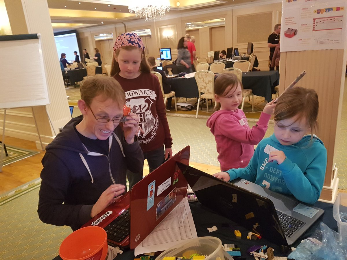 coderdojoTramor's tweet photo. Lots of newbies today who are now hooked :) #coderdojorocks #MegaDojo https://t.co/PpUUGT5fdo