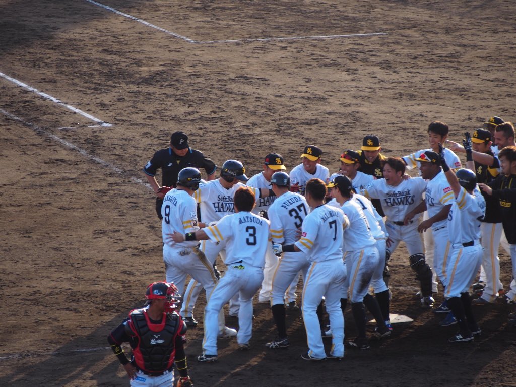 まりん On Twitter ソフトバンクvsロッテin鹿児島 すごくいい試合だった 特に9回裏の柳田のサヨナラホームラン そして 守護神サファテ 魅せる野球とはまさにこの事 さすがソフトバンク 日ハムも負けてられませんね 早く日ハムも鹿児島来て