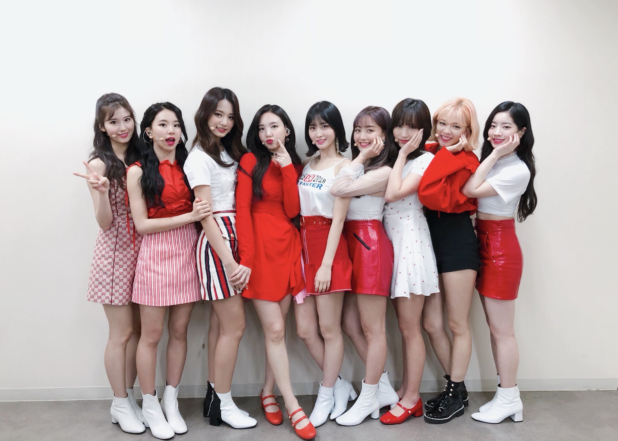 K-POP・アジア twice K-pop group TWICE makes history as first global female act